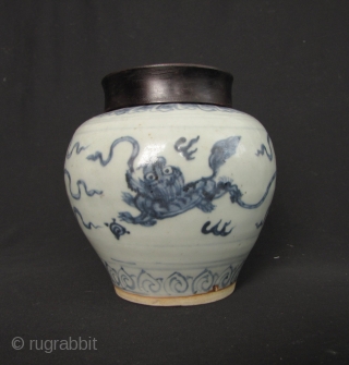 Ming Jar: Blue and white Ming Dynasty baluster jar, circa Wanli reign (1572CE-1620CE). It has a crack on the mouthrim, noted in enlargements otherwise good condition. Free wooden lid included. D: 15,2cm/6in  ...