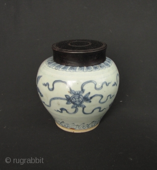 Ming Jar: Blue and white Ming Dynasty baluster jar, circa Wanli reign (1572CE-1620CE). It has a crack on the mouthrim, noted in enlargements otherwise good condition. Free wooden lid included. D: 15,2cm/6in  ...