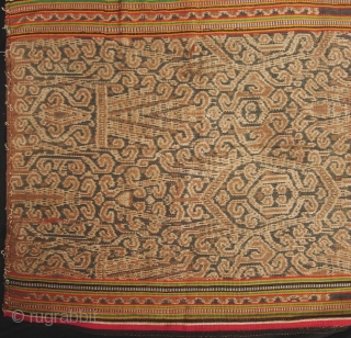 Good Iban woman’s kain depicting tree of life with bamboo running the length of the bidang reaching above the forest canopy, circa 1950s. Aside from commercial warp thread on sides, it is  ...