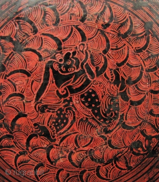 Beautiful antique lacquer box from the Southern Shan States circa late 19th CE to early 20th CE. This a complete set (which is rare in itself these days). The pattern though simple  ...