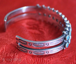 Zuni bracelet with turqoise stones                            
