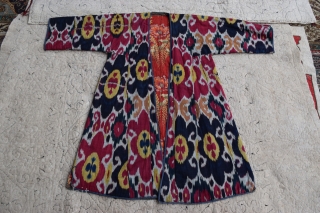 Bukhara Ikat Chapan - Great Colours - Collectible Item

Sleeve to Sleeve - 163cm
Neck to Bottom - 130cm                