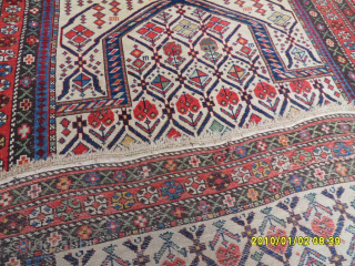 Antique Marashali Rug
Size: 140 x 110 cm.
Mail: makifhali@yahoo.com