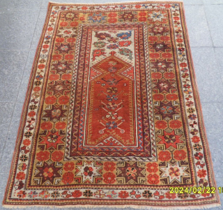 Antique Anatolian Milas Carpet 
Size: 137x102 CM.                          