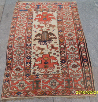 Antique Caucasian Shirvan Rug
Size: 155 x 112 cm.
Mail: makifhali@yahoo.com