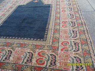 Antique Apple Border Ghördes Rug 
Size: 126 x 93 cm.
Mail: makifhali@yahoo.com                      