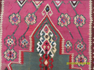 Antique Erzurum Kilim
Size: 195 x 140 cm.
Mail: makifhali@yahoo.com                         