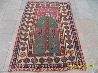 Antique Erzurum Kilim
Size: 195 x 140 cm.
Mail: makifhali@yahoo.com                         