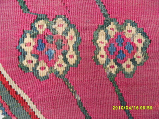 Antique Erzurum Kilim
Size: 195 x 140 cm.
Mail: makifhali@yahoo.com                         