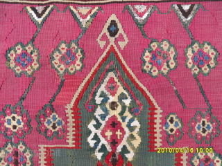 Antique Erzurum Kilim
Size: 195 x 140 cm.
Mail: makifhali@yahoo.com                         