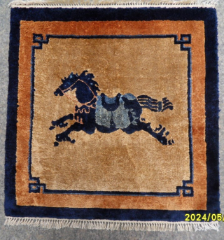 Chinese Small Silk Rug
Size:62x62 cm.                            