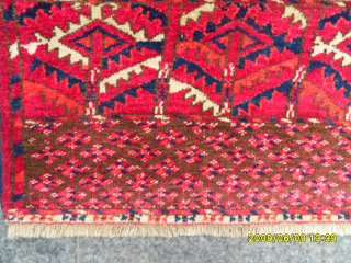 Antique Turkmen Enshi Rug
Size: 138 x 117 cm.
Mail: makifhali@yahoo.com                        