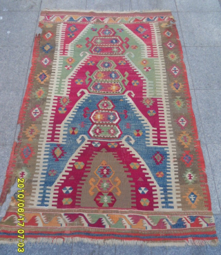 Rare Antıque Anatolian with stairs Kelim Realy Good Piece. size: 170x115
Communication mail: makifhali@yahoo.com. Mobile: +905324212758...