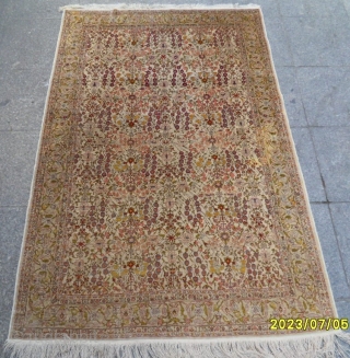 Antique Anatolian Hereke Rug
(Flower of the Seven Mountains)
size:182x121 cm.                        