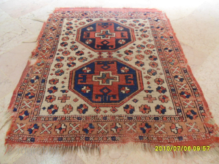 Antıque Anatolıan Bergama Carpet size: 102x93
makifhali@yahoo.com