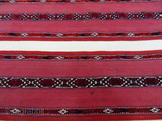 Antıque Turkoman Yamout Chuval White Stripe is Cotton size:117x75
makifhali@yahoo.com
GSM: +905324212758