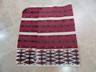 Antıque Turkoman Yamout Chuval White Stripe is Cotton size:117x75
makifhali@yahoo.com
GSM: +905324212758