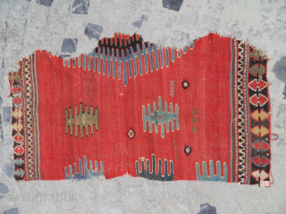 Rare Antıque Anatolıan Kelim Fragment size.137x68
Mail.makifhali@yahoo.com
GSM.+905324212758
