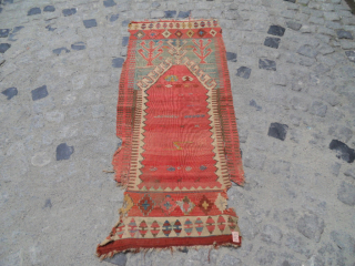 Rare Antıque Anatolıan Prayer Fragment Kelim size: 153x65
Mail.makifhali@yahoo.com
GSM:+905324212758