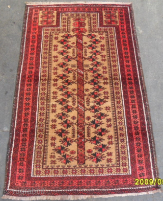 Antique Baluch Rug 
Size: 155 x 95 cm.
Mail: makifhali@yahoo.com                        