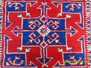 Anatolian Balıkesir Rug 
Size: 160 x 135 cm.
Mail: makifhali@yahoo.com                        
