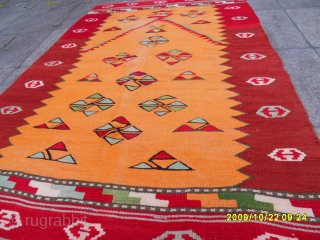 Manastır Kilim
Size: 145 x 100 cm.
Mail: makifhali@yahoo.com                          