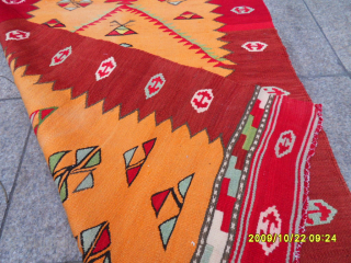 Manastır Kilim
Size: 145 x 100 cm.
Mail: makifhali@yahoo.com                          