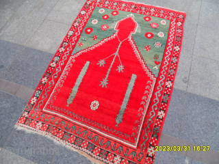 Anatolian Sivas Rug
Size: 165 x 110 cm.
Mail: makifhali@yahoo.com