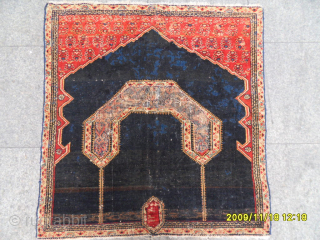 Antique Sinneh Rug
Size: 90 x 84 cm.
Mail: makifhali@yahoo.com