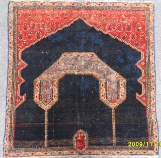 Antique Sinneh Rug
Size: 90 x 84 cm.
Mail: makifhali@yahoo.com