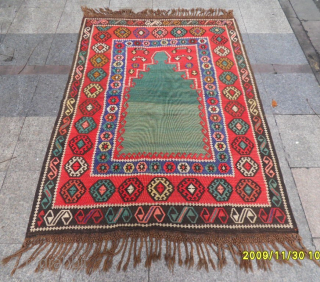 Old Anatolian Erzurum Kilim
Size: 190 x 135 cm.
Mail: makifhali@yahoo.com                        