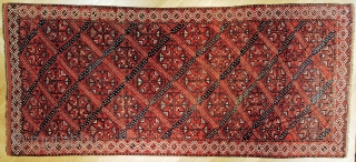 Large Ersari Turkmen main carpet, Central Asia, Middle Amu-Darya valley, mid-19th century, 444 x 190 cm.
The pattern shows a very rare gül, which to the best of our knowledge can be found  ...