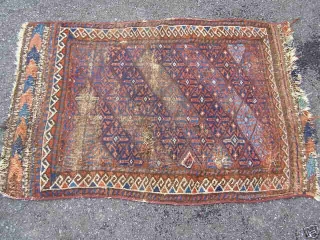 Worn and torn, but cheap old Baluch bagface with interesting animals woven on the kilim ends.
19th c, 79x115 cm.              