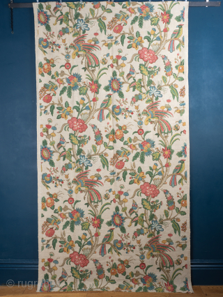 Block Printed 1920’s Chinoiserie Textile Panel

A large and completely unused length of block printed linen featuring a vibrant Chinoiserie Tree of Life pattern. European, circa 1920’s. 247cm x 131.5 cm (97 x  ...