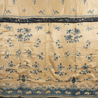 Rare Gold And Blue Chinese Altar Cloth

Blue, cream and gold floss silk embroidery in peking knot and satin stitch on a satin silk gold ground comprising four joined panels. The main field  ...