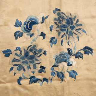 Rare Gold And Blue Chinese Altar Cloth

Blue, cream and gold floss silk embroidery in peking knot and satin stitch on a satin silk gold ground comprising four joined panels. The main field  ...