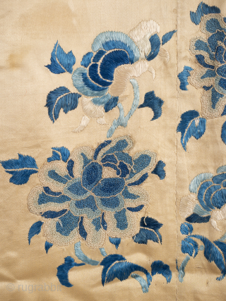 Rare Gold And Blue Chinese Altar Cloth

Blue, cream and gold floss silk embroidery in peking knot and satin stitch on a satin silk gold ground comprising four joined panels. The main field  ...