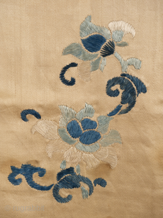 Rare Gold And Blue Chinese Altar Cloth

Blue, cream and gold floss silk embroidery in peking knot and satin stitch on a satin silk gold ground comprising four joined panels. The main field  ...