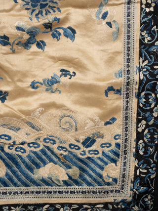 Rare Gold And Blue Chinese Altar Cloth

Blue, cream and gold floss silk embroidery in peking knot and satin stitch on a satin silk gold ground comprising four joined panels. The main field  ...