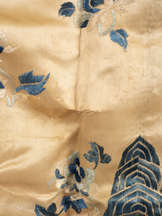 Rare Gold And Blue Chinese Altar Cloth

Blue, cream and gold floss silk embroidery in peking knot and satin stitch on a satin silk gold ground comprising four joined panels. The main field  ...