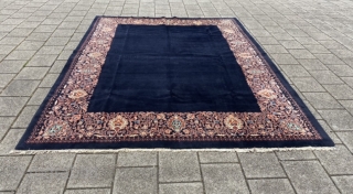 Very beautiful Sarough in excellent condition. Size 250 x 311 cm. Colors on Rugrabbit are, as usual, dull compared to the photos on my phone and in real life. Will send original  ...