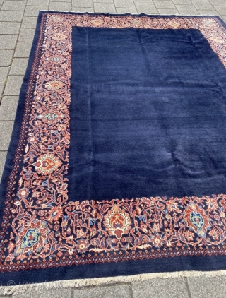 Very beautiful Sarough in excellent condition. Size 250 x 311 cm. Colors on Rugrabbit are, as usual, dull compared to the photos on my phone and in real life. Will send original  ...