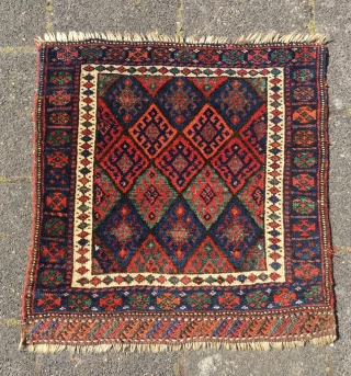 Fine Jaf with Bidjar weave. Best colors, including deep indigo, apricot, purple and green. Excellent condition. Size 26.4 x 25.2 inch (67 x 64 cm). Worldwide shipping € 30. You can reach  ...