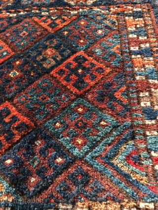 Nice Jaf with silky silky silky wool. Unusual palette, including petrol blue. Kelardasht Kurdish exclave in NE Persia? Size 22.5 x 18.9 inch (57 x 48 cm). You can reach me at  ...