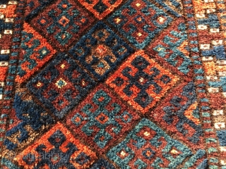 Nice Jaf with silky silky silky wool. Unusual palette, including petrol blue. Kelardasht Kurdish exclave in NE Persia? Size 22.5 x 18.9 inch (57 x 48 cm). You can reach me at  ...