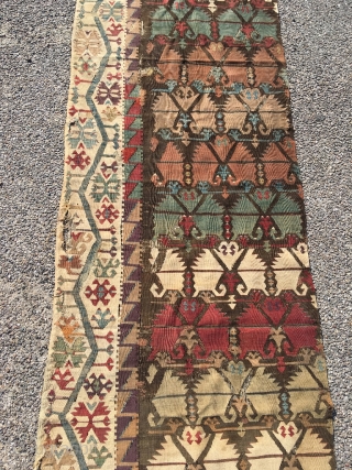 Excellent Anatolian kilim, circa 1800, Double Carnation design, very good border and sides (elibelinde), single wing. In outstanding condition, fine weave, perfect colors, including purple and apricot. Rich details. As found, needs  ...