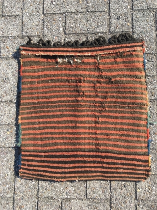 Complete Caucasian bag, half khorjin, Karabagh? Cotton warp and weft. Luminous wool, very nice triple borders. Front in very good condition, small moth bite, original sides and closure system. Small aniline highlight  ...