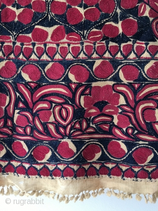 Indian Rajahstan embroidery known locally as "Rumal". These were used as wrapping cloth for precious gifts. Silk on silk. Second half 19th century. Very good condition, some wear around the medallion. Beautiful  ...