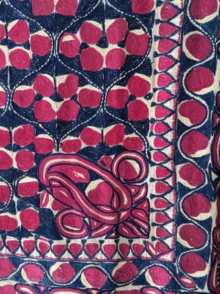 Indian Rajahstan embroidery known locally as "Rumal". These were used as wrapping cloth for precious gifts. Silk on silk. Second half 19th century. Very good condition, some wear around the medallion. Beautiful  ...