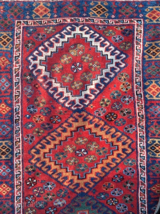 Tribal Qashqai kelleh from around 1900. Excellent condition, full pile, deeply saturated colors including very nice warm apricot. A vibrant South Persian party for your floor. Original sides and ends, one nip  ...